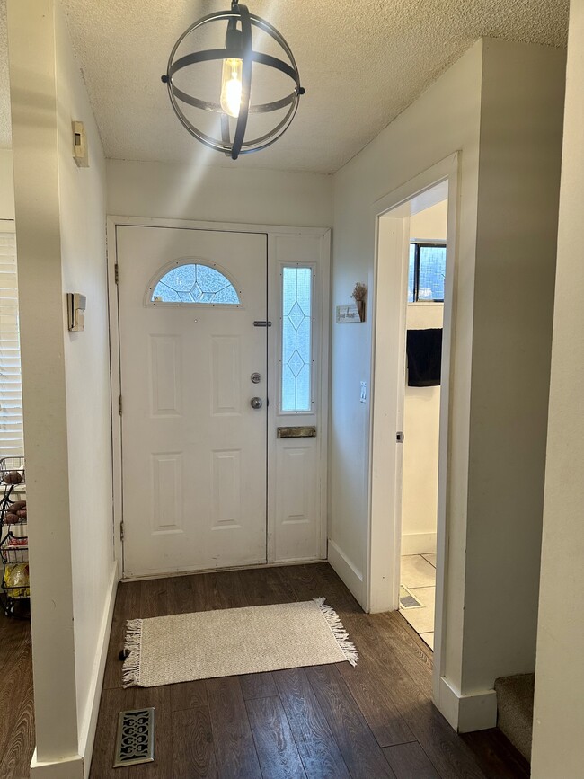 Building Photo - 9388-9128 128 St