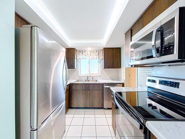 Foto del edificio - 8950 Park Blvd