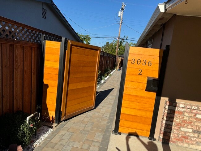 Building Photo - 3036 Quinto Way