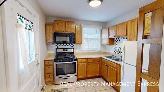 Building Photo - 3 Bedroom 1 Bathroom Home For Rent In Sioux Falls