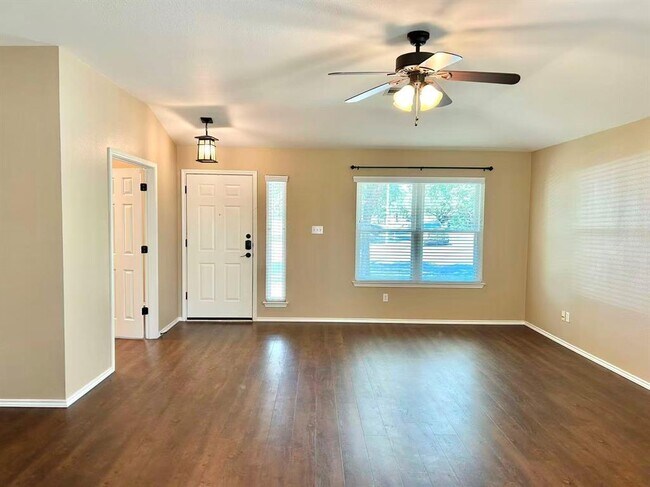 Foto del edificio - 14803 Snelling Dr
