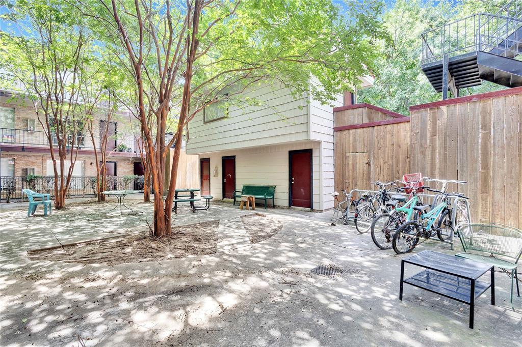 Primary Photo - 2207 Leon St