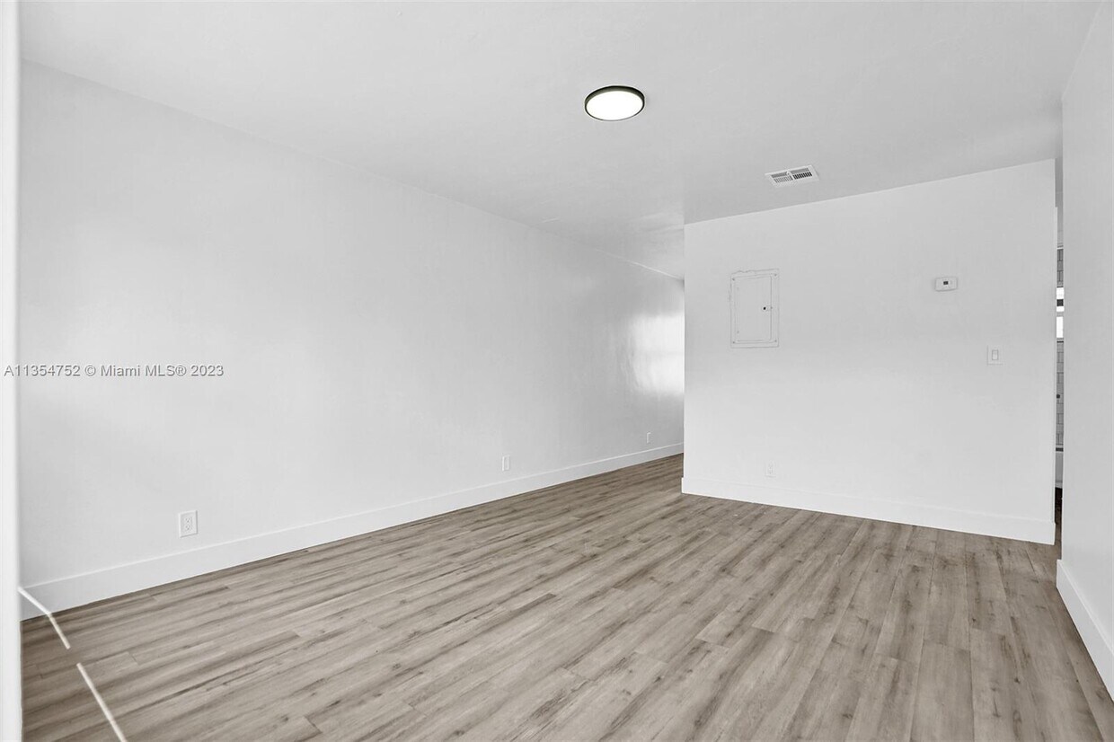 Primary Photo - 1300 NE 2nd Ave