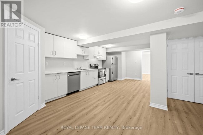 Building Photo - 1420 Hayes St