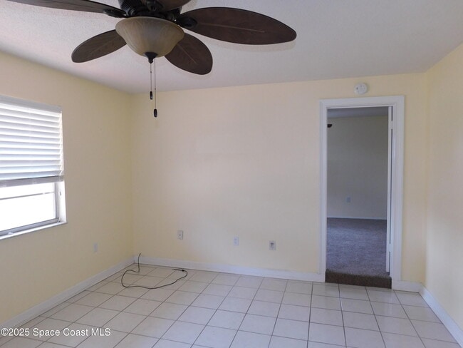 Building Photo - 220 Maureen Ave