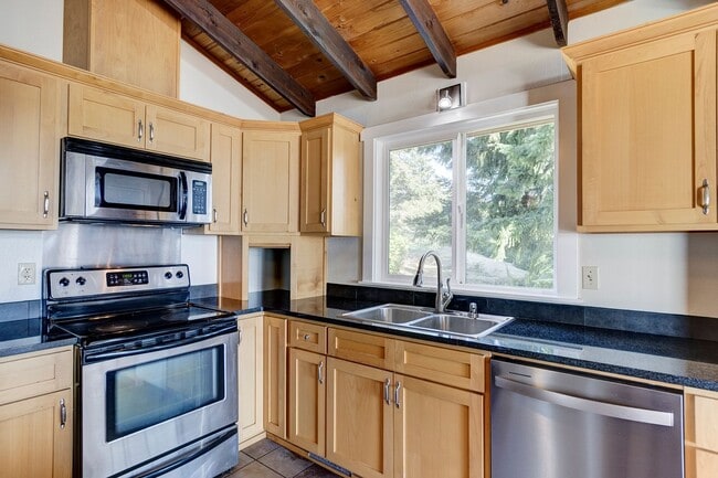 Building Photo - Beautiful Home in Polnell Shores