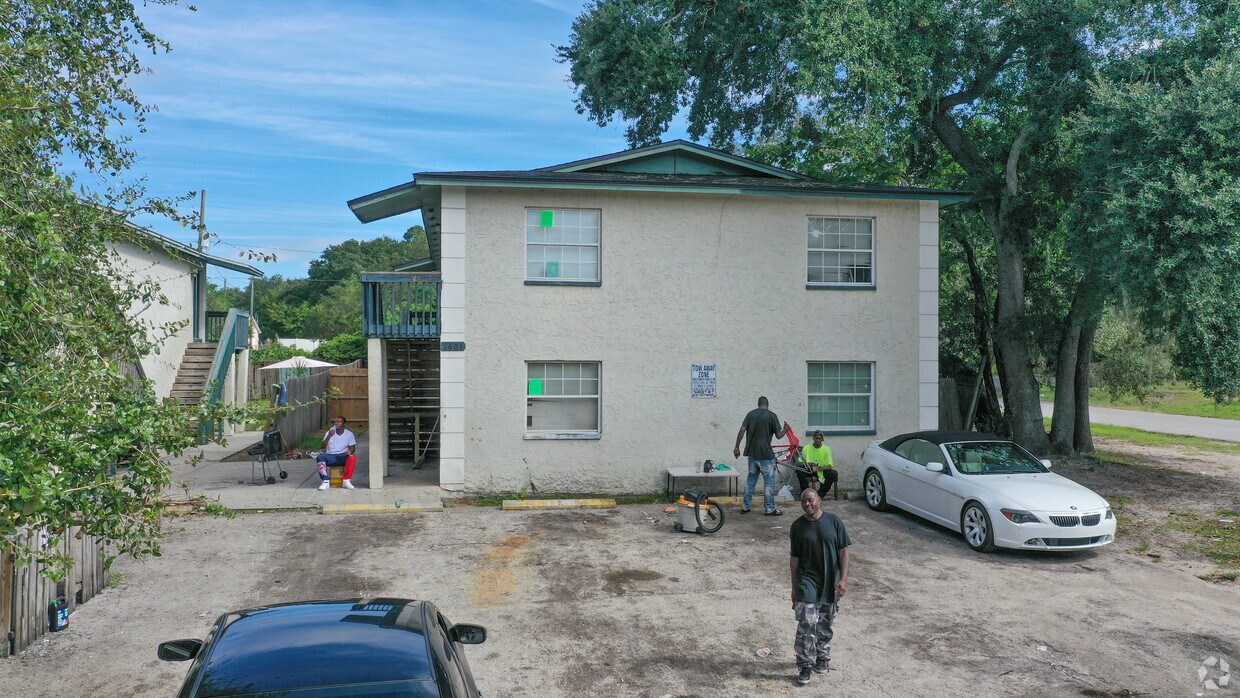 Primary Photo - 8601 N 39th St