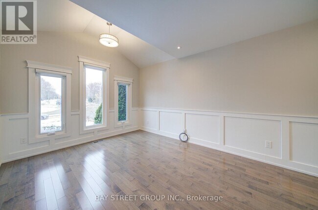 Photo du bâtiment - 1271 Greenwood Crescent