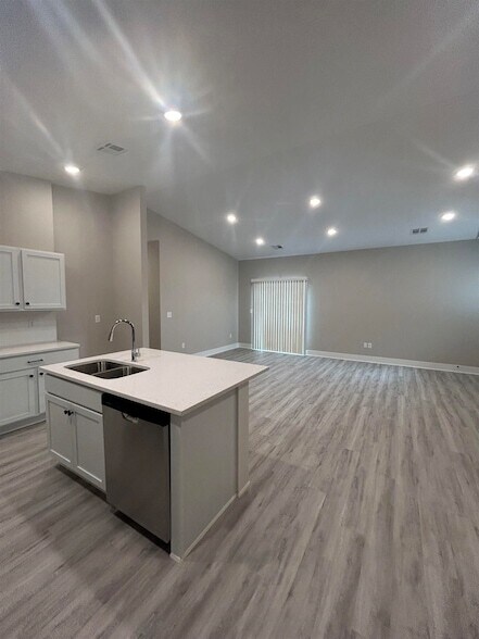 Foto del edificio - 12944 E Blake St
