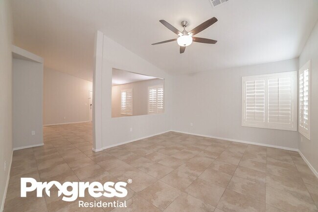 Foto del edificio - 323 N Ocean Dr