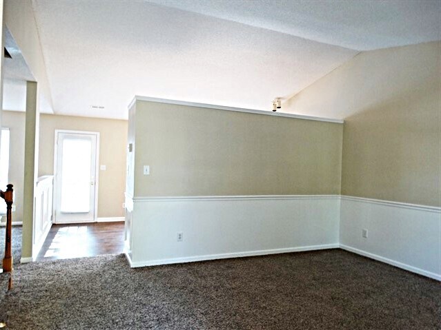 Foto del edificio - 5548 Timbertop Ln