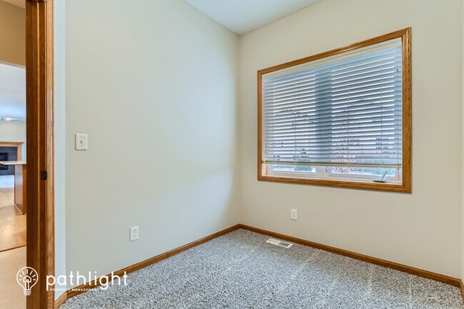 Building Photo - 10661 Golden Eagle Trail, Woodbury, MN, 55129