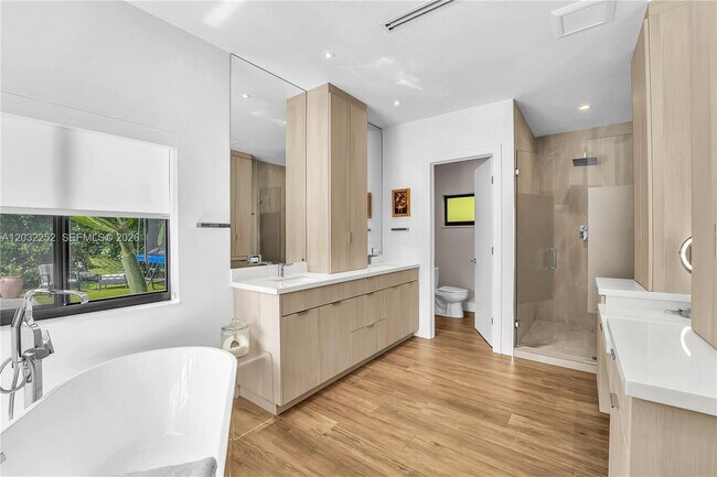 Foto del edificio - Southwest 84th Street, Miami, FL 33143 - 4 BR 3.5 BA house