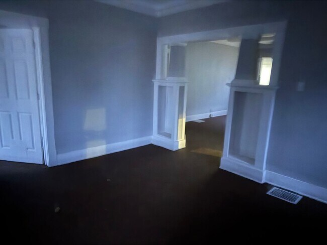 Foto del edificio - Cozy 2 BR/1 BA with fireplace/full basement!