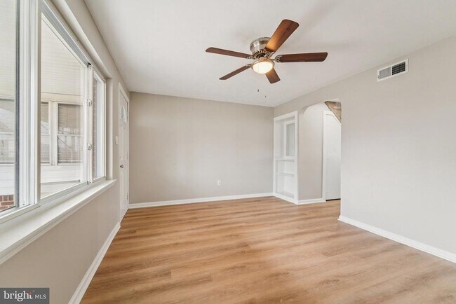 Foto del edificio - 7926 Bank St