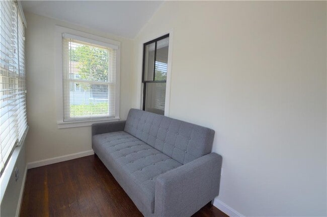 Building Photo - 108 Ormerod Ave