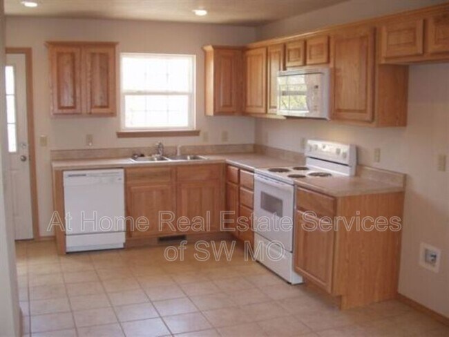 Foto del edificio - 1530 E Kerr St