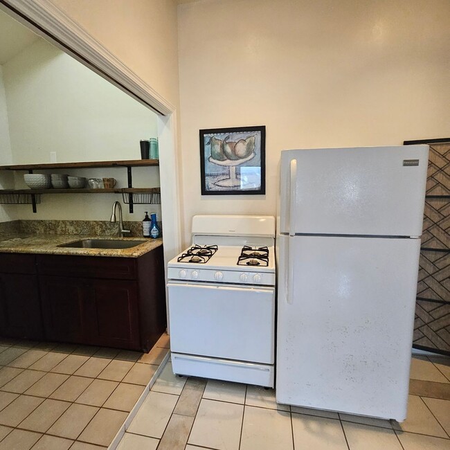 Building Photo - Pet friendly furnished 1 bedroom in Paia