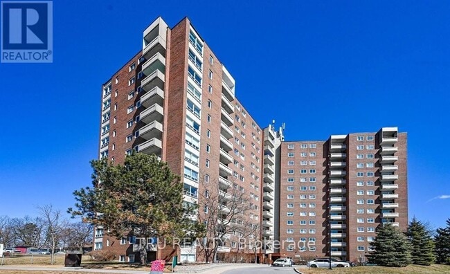 Building Photo - 915-915 Elmsmere Rd
