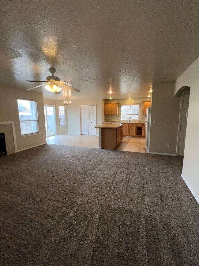 Building Photo - Spacious 4 Bed 2.5 Bath in Meridian!