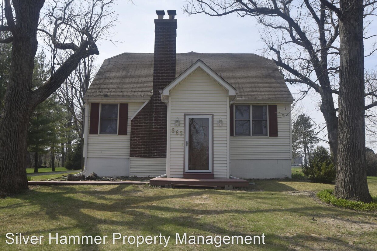 565 N Nichols St, Lowell, IN 46356 House Rental in Lowell, IN