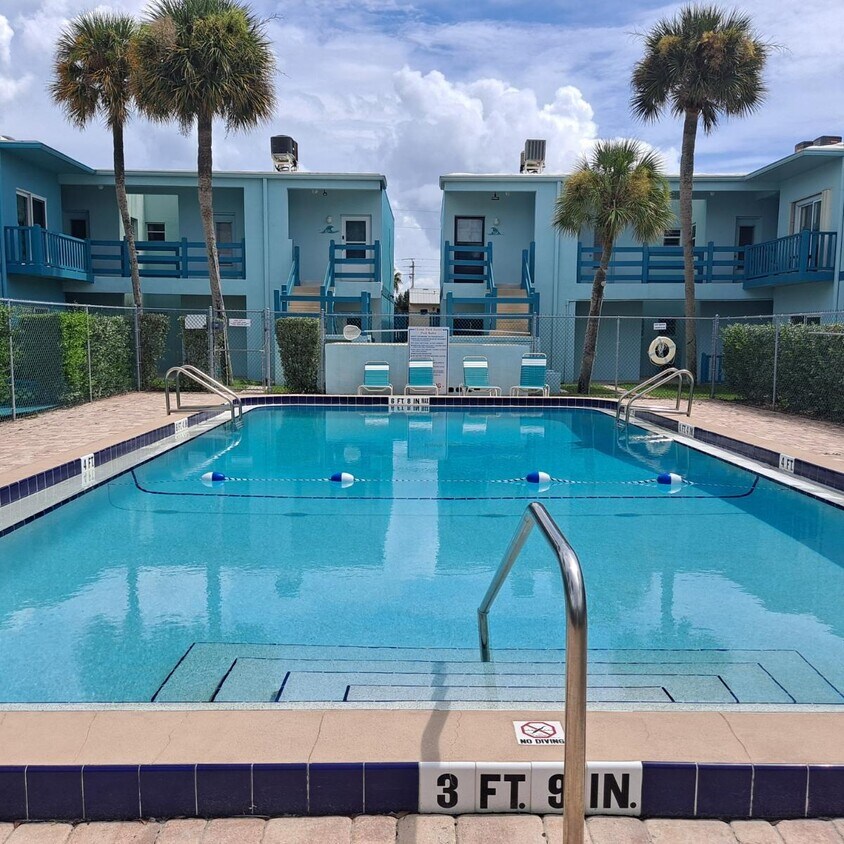 Complex Pool - 351 Taylor Ave
