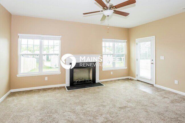 Foto del edificio - 3 Bedroom Pet-Friendly Home in Concord, NC with Main Street Renewal