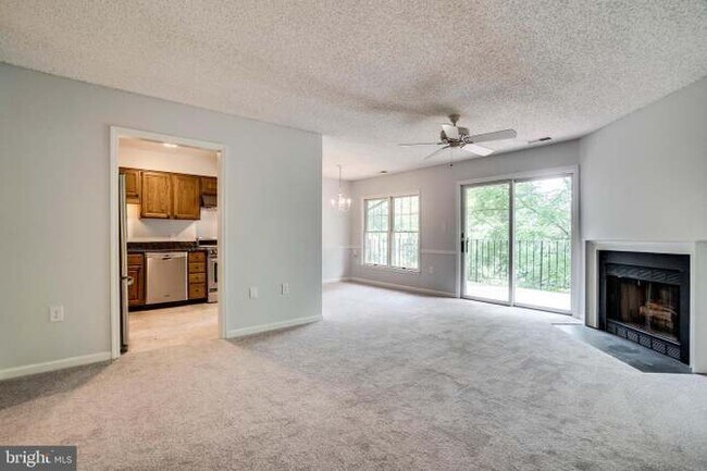 Foto del edificio - 7255 Glen Hollow Ct