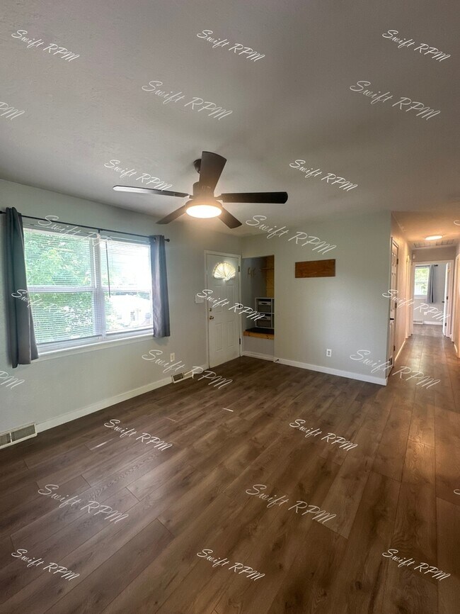 Building Photo - 503 Speck Ave