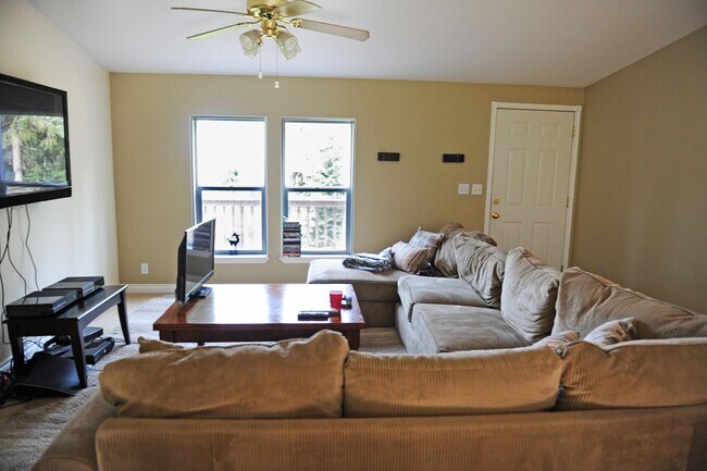 Foto del edificio - 3151 N Shadowbrook Ln