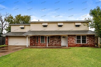 Building Photo - 5817 NW 70th St