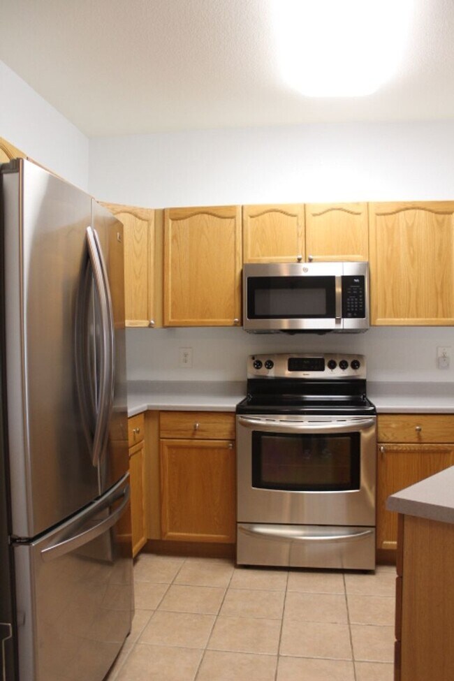 Building Photo - Deer Creek - 2nd Floor 2 bedroom/2 Bath Condo!