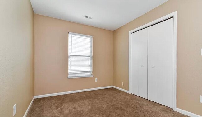 Building Photo - 1851 Farm Meadow Dr