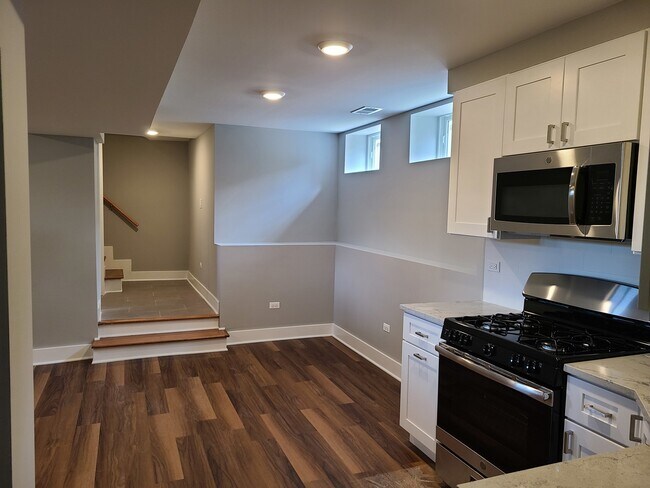 Building Photo - 3549 W Berteau Ave