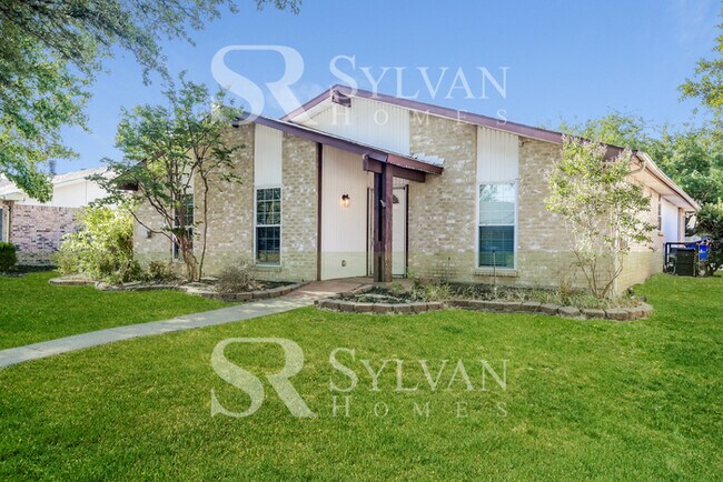 Building Photo - Feel right at home in this charming 3 bedr...