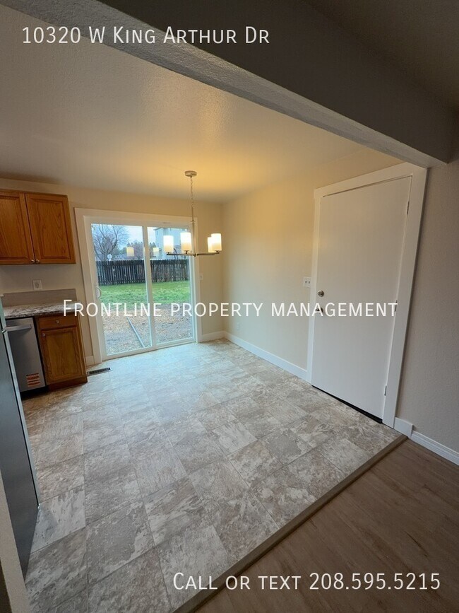 Foto del edificio - 10320 King Arthur Dr