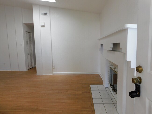 Foto del edificio - 603 Spirit Ct
