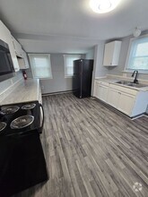 Building Photo - 2475 Parkwood Ave