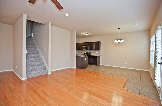 Foto del edificio - ***901 Oakwood Lane***