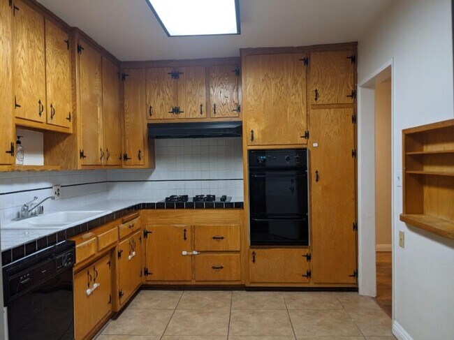 Building Photo - 4552 Jade St