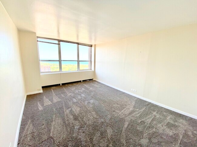 Foto del edificio - 655 W Irving Park Rd