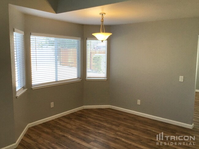 Building Photo - 531 Robin Dr