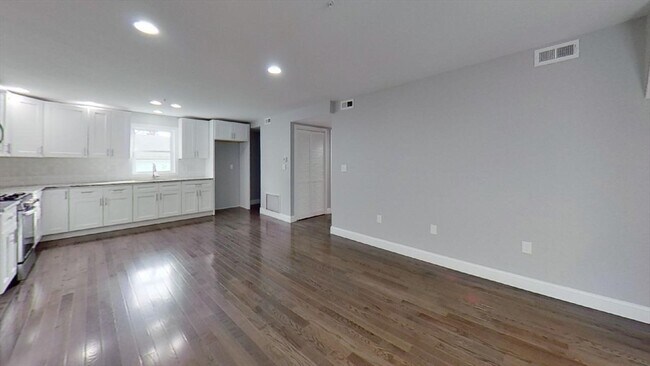Building Photo - 15 Leedsville St