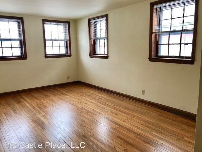 Building Photo - 410 Castle Pl