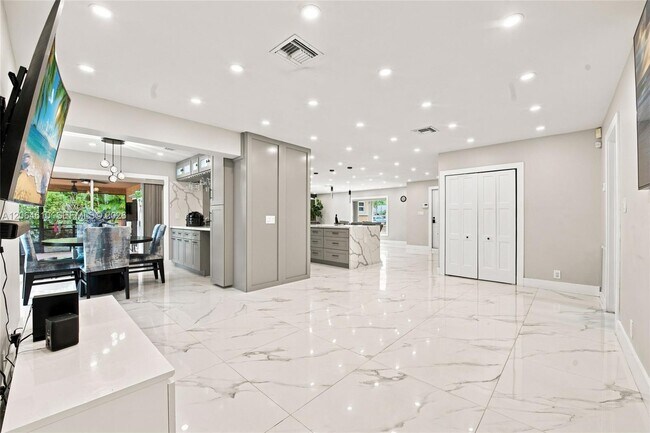 Foto del edificio - 821 Ramblewood Dr