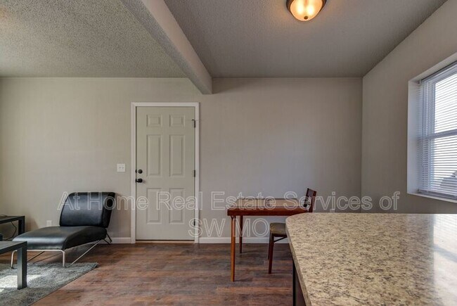 Building Photo - 920 S Campbell Ave