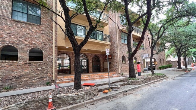 Building Photo - 1908 San Antonio St