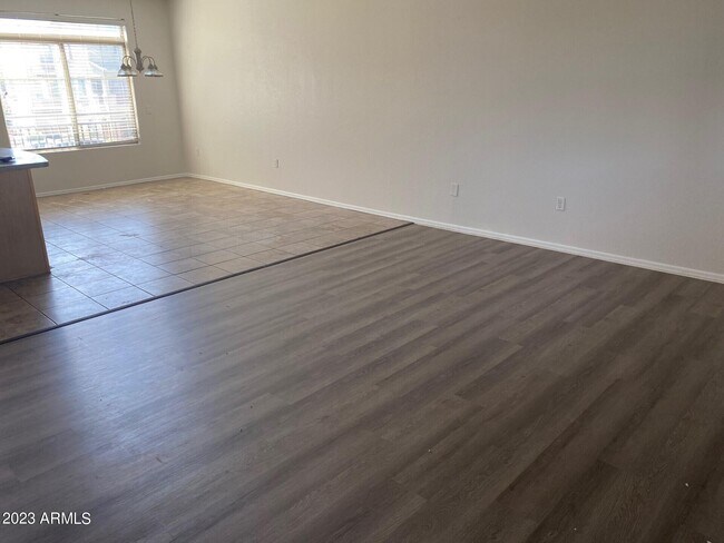 Foto del edificio - 16825 N 14th St