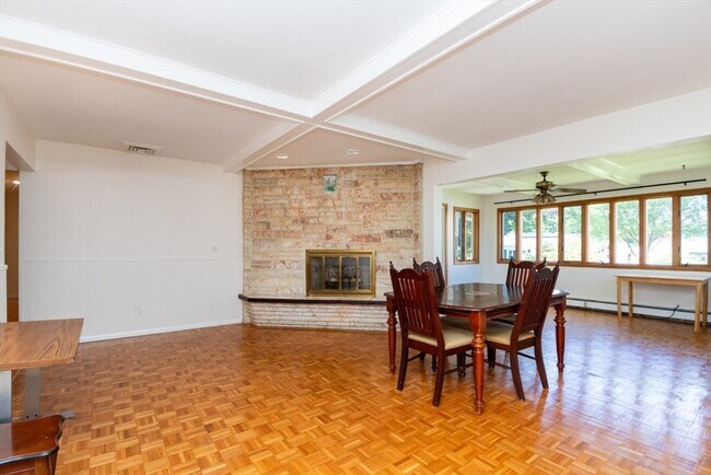 Building Photo - 20 Mossdale Rd