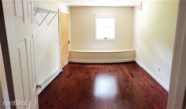 Building Photo - 1466 Warwick Ave